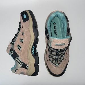 Women's Hi-Tec Bandera Low Top Waterproof Hiking Boots Size 7 Taupe/Dusty Mint